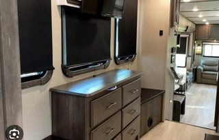 FANCY RV RENTAL "GRAND DESIGN"