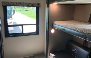 JBL Camping! 2018 Jayco Jay Flight sleeps 10