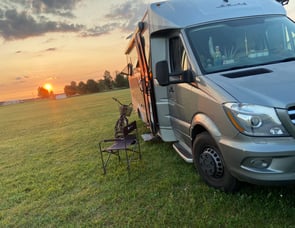 Leisure Travel Unity U24CB