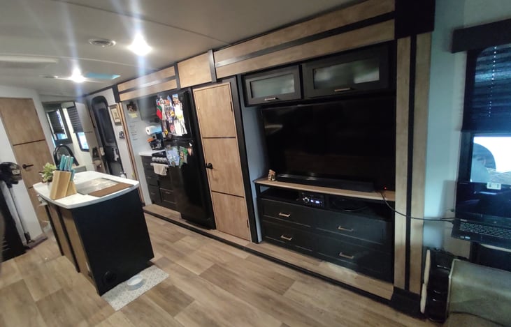 50 in. TV with Stereo Surround Sound, DVD and Digital Antenna