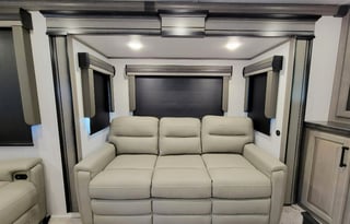 Montana Legacy | Large Luxurious RV with 5 slides