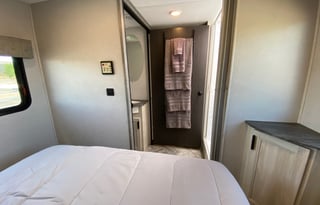 Home2Go - 2022 Forest River Sunseeker LE 2850SLE