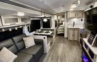 Easy Come, Easy Go RV | 2 Miles From F1 & COTA