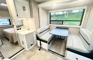 C4-*NEW* 2023 Prism Mercedes Luxury Rv - Sleeps 6
