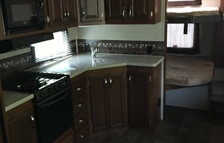 Fully Stocked 5th wheel KZ Durango 3 Queen Beds