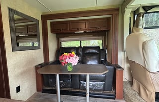 Easy to Drive Class A – 2015 Thor Vegas 24.1