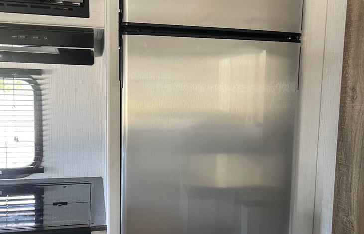 Roomy Refrigerator and Convenient Freezer
