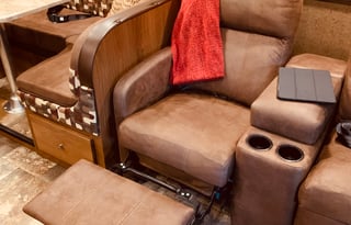 Lucy - Luxury RV for Your Stay in Camp Sherman