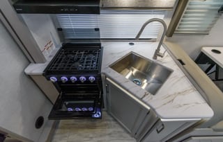 C21*NEW* 2025 Chateau Sleeps8 Luxury Private Suite