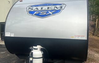 Lightweight trailer perfect for family getaway!