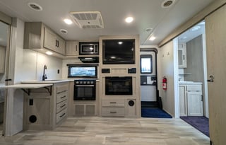 Flagstaff Micro Lite | Modern and cozy w/ 2 slides