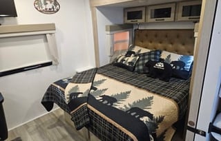 Bear Hug Retreat - Your comfy home away from home!