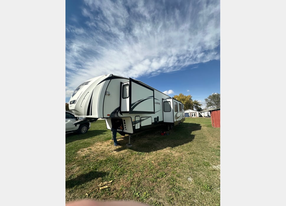 Fifth Wheel rentals in Channahon