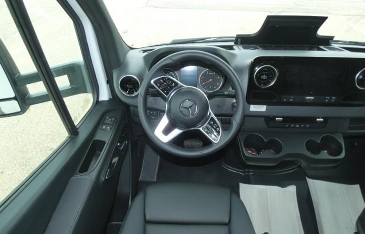 DRIVER'S SEAT/CAPTAINS CHAIR