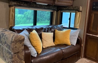 HUGE BUNKHOUSE— 2017 Keystone RV Outback 322BH