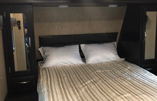 Couples Luxury RV Retreat – Pet-Friendly