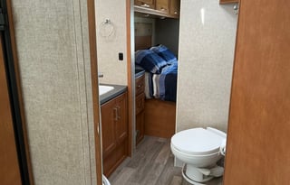 2019 Winnebago Minnie Winnie 31G Bunk Beds