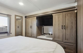 'Valerie' 2023 Winnebago Vista 29V