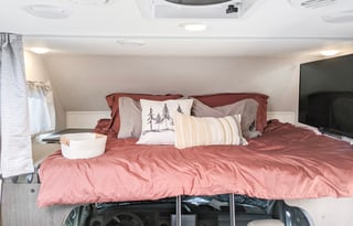 2021 27' RV with 3 Slides