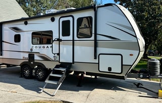 Couples Camper with an excellent floorplan!