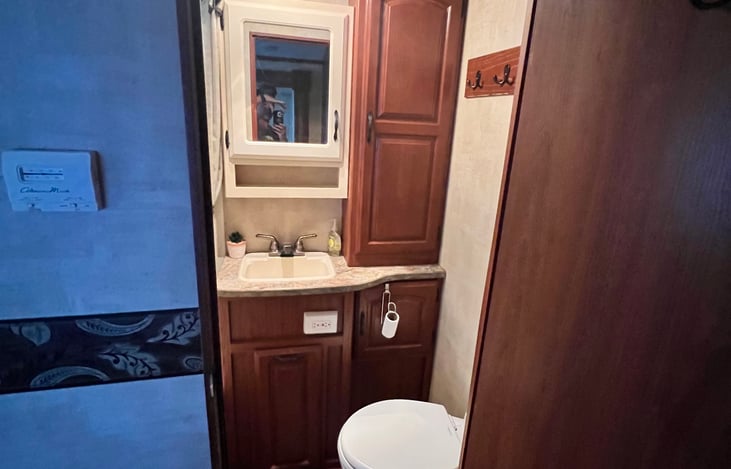 Bathroom w/shower and tub combo.