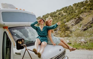 Couple & Bestie Adventure Bus - Cozy and Spacious