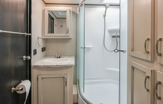 WOW King bed 3 slides looks like 5th wheel inside