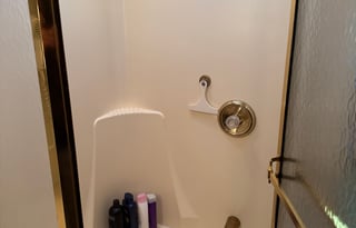 2004 Winnebago Adventurer 38N