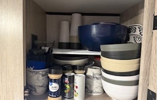 Camp w/Puma Thurman, a charming  Heartland Prowler