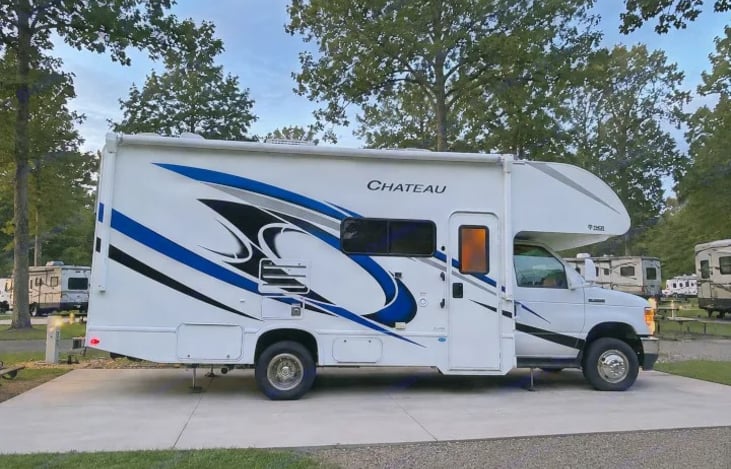 RV rentals near the Smoky Mountains, delivery available to Ancho Down, Pigeon Forge KOA, Margaritaville and many other campgrounds.