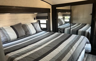 Desert Dream Getaway - 2022 Jayco Eagle 355MBQS