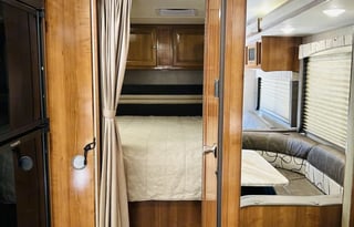 Pocket-Friendly Paradise: Spacious + 125 Miles