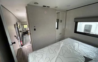 NEW 5TH WHEEL CAMPER WITH ROOM FOR EVERYONE!