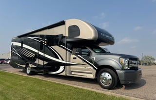 Luxury Super C RV – Sleeps 10 - Thor Magnitude
