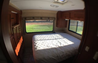 Sunseeker 32', Family Size Camping Machine, Luxury. This Motorhome is custom made, will make your trip unforgettable.