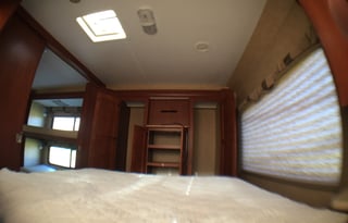 Sunseeker 32', Family Size Camping Machine, Luxury. This Motorhome is custom made, will make your trip unforgettable.