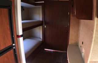 Sunseeker 32', Family Size Camping Machine, Luxury. This Motorhome is custom made, will make your trip unforgettable.