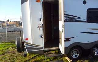 Bullet ➡️  Ultralight 25’  Easy Tow!