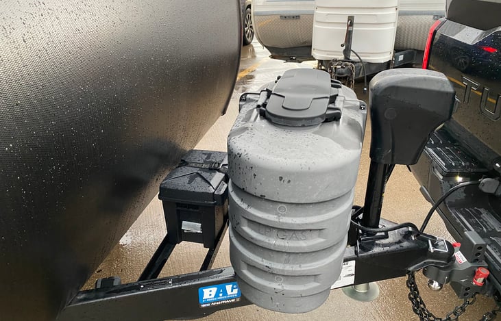 Features two propane tanks and a solar rechargeable battery