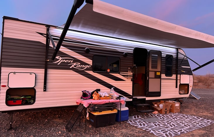 Automatic shade with LED lighting