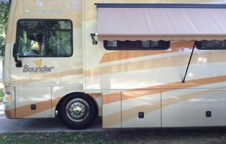 Beautiful Diesel Coach w/ Awesome Open Floor Plan w/ Perfect 5 Star Reviews Available for the Races!