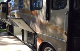Beautiful Diesel Coach w/ Awesome Open Floor Plan w/ Perfect 5 Star Reviews Available for the Races!