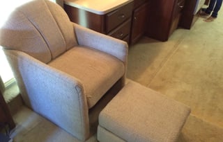 Beautiful Diesel Coach w/ Awesome Open Floor Plan w/ Perfect 5 Star Reviews Available for the Races!