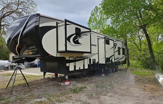 2019 Heartland Road Warrior 396