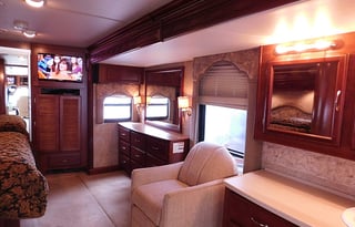Beautiful Diesel Coach w/ Awesome Open Floor Plan w/ Perfect 5 Star Reviews Available for the Races!
