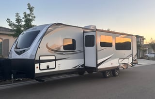 Jayco Whitehawk! Sleeps 10!