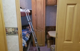 LARGE renovated 5th wheel 2 bdrm w. delivery