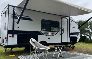 Coastal Camping !  Easy to tow!  Sleeps 5-6/Bunks!