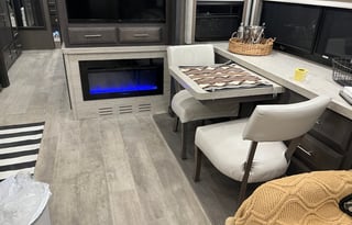 2022 Thor Motor Coach Venetian A40