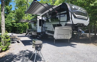 2024 Fuzion 430 Toy Hauler with Gooseneck Hitch